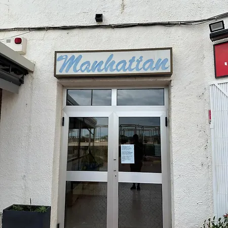 Manhattan Apartment *